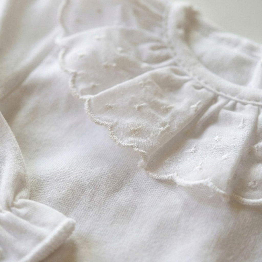 Body blanco con cuello volante