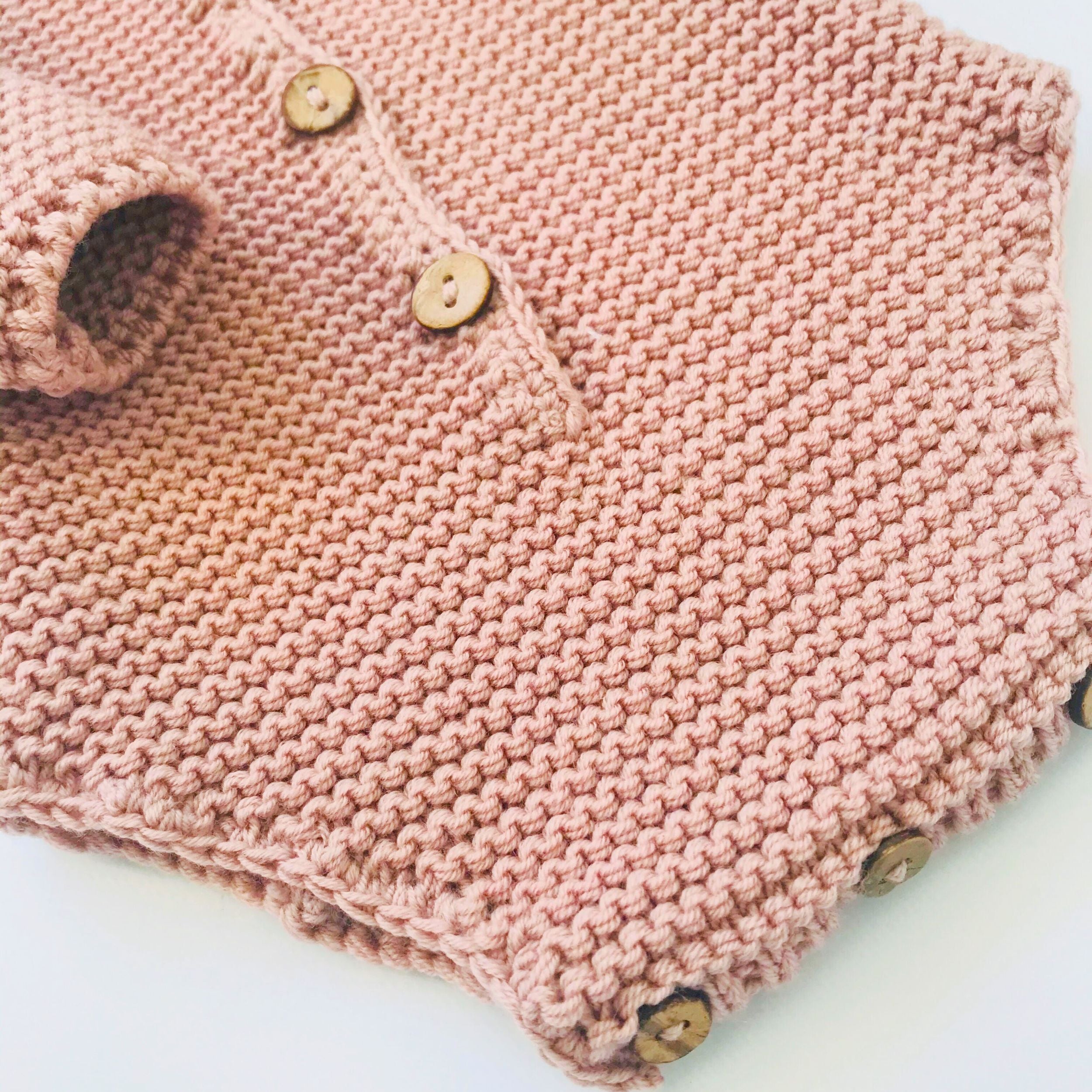 Conjunto Ranita Botones Lana - Al estar en preventa, el envío se realizará en un plazo aproximado de 15 días.