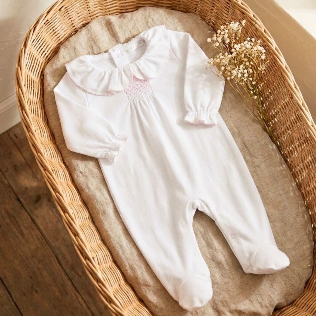Pijamita con nido de abeja rosa