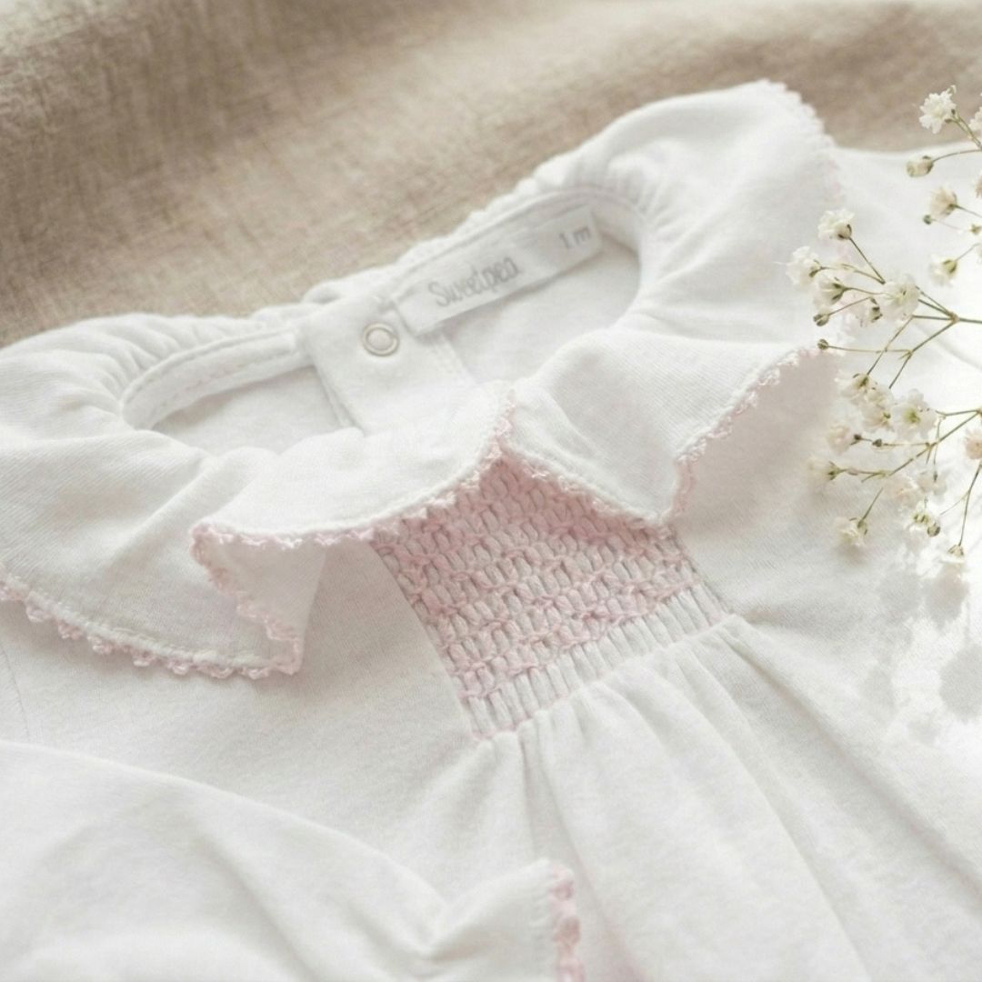 Pijamita con nido de abeja rosa